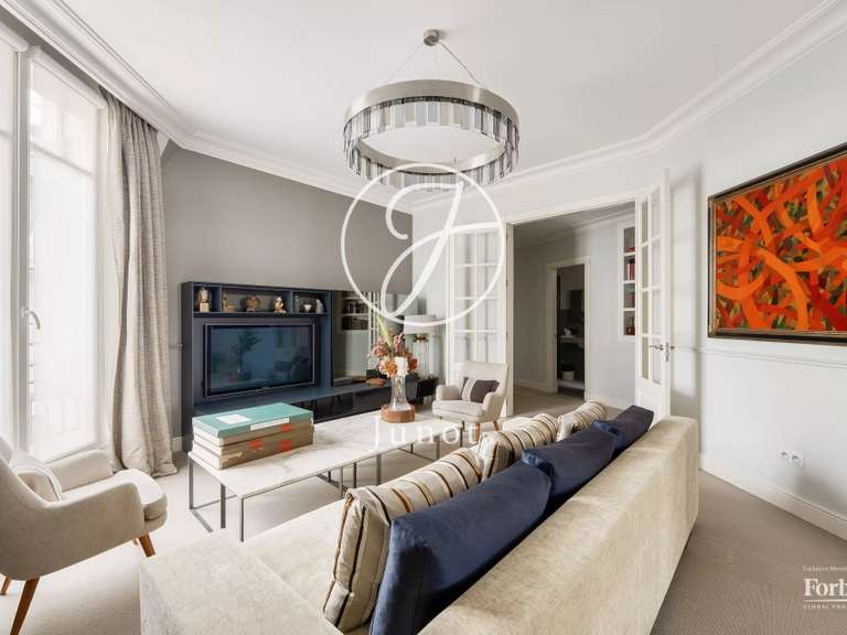 Appartement Paris 16e - 4 chambres - 211m²