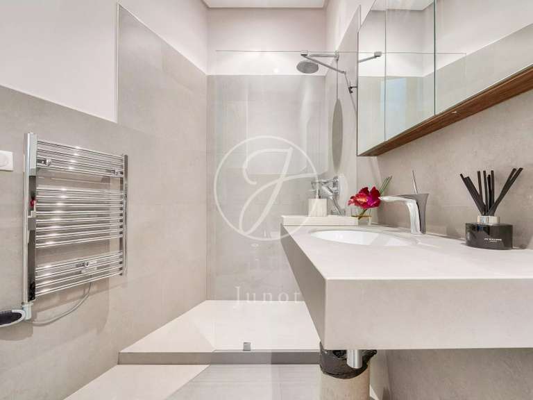 Apartment Paris 16e - 4 bedrooms - 211m²