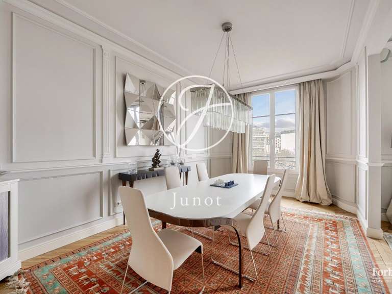 Appartement Paris 16e - 4 chambres - 211m²