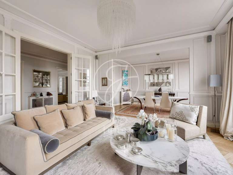 Apartment Paris 16e - 4 bedrooms - 211m²