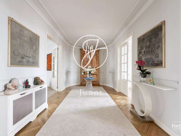 Appartement Paris 16e - 4 chambres - 211m²