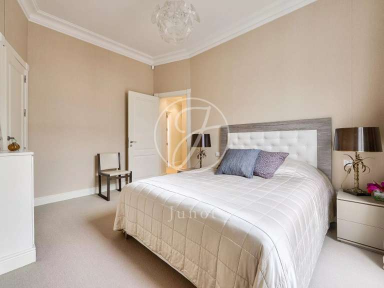 Apartment Paris 16e - 4 bedrooms - 211m²