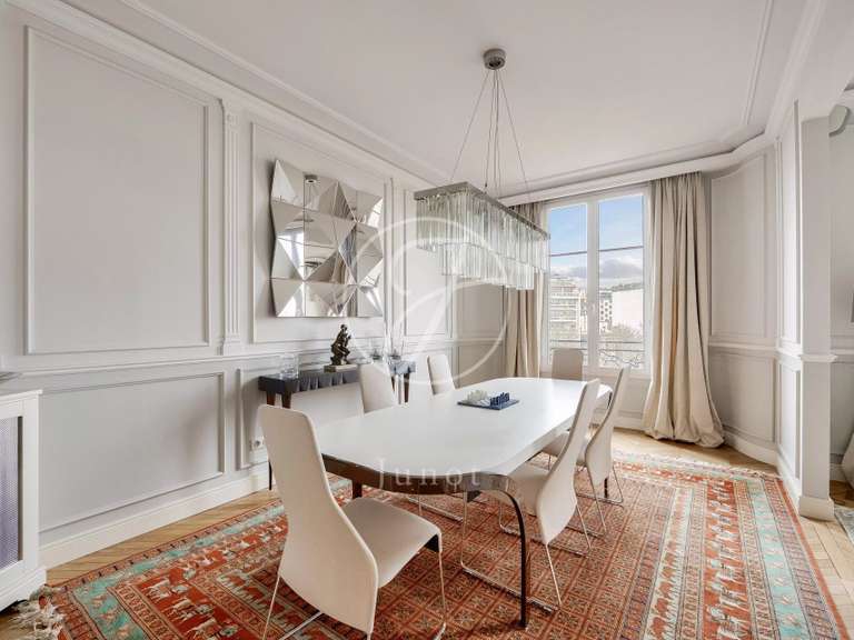 Apartment Paris 16e - 4 bedrooms - 211m²