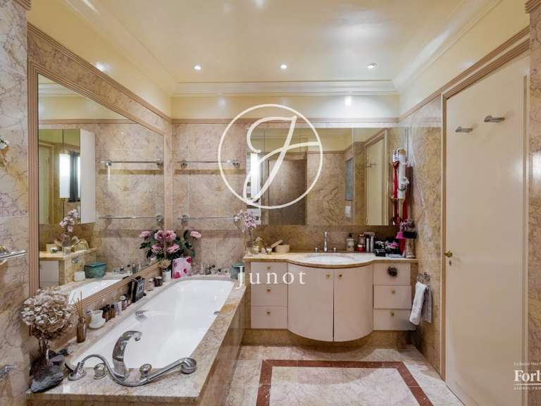 Appartement Paris 16e - 4 chambres - 252m²