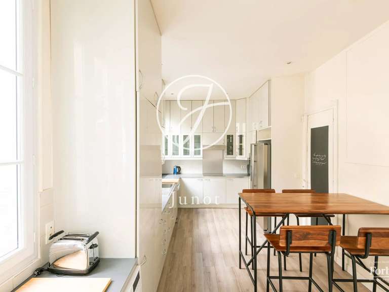 Appartement Paris 16e - 5 chambres - 196m²