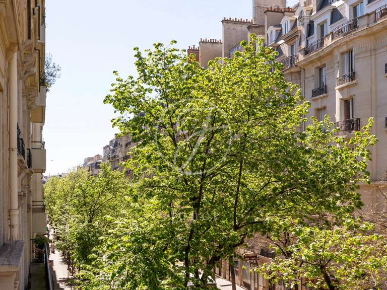 Appartement Paris 16e - 5 chambres - 196m²