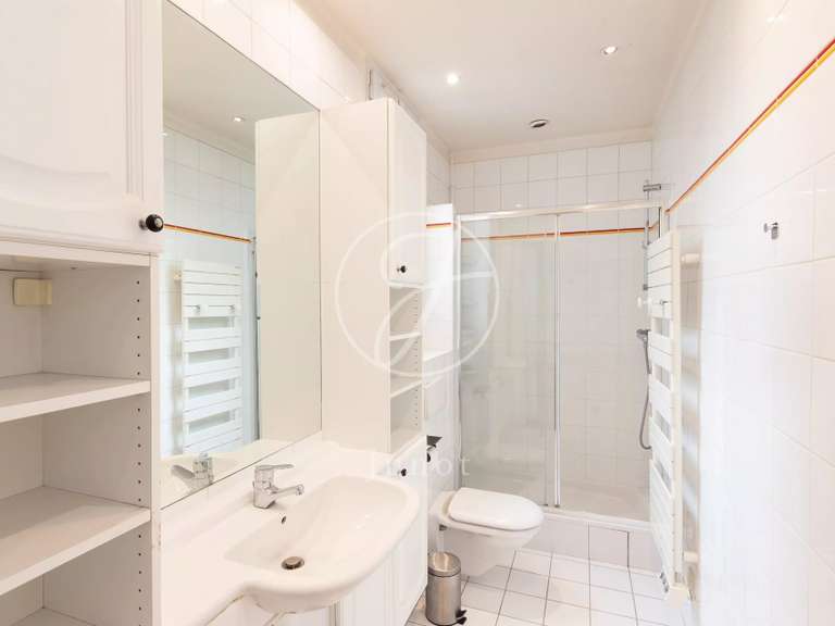 Appartement Paris 16e - 5 chambres - 196m²