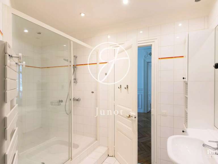 Appartement Paris 16e - 5 chambres - 196m²