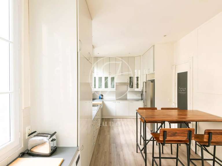 Appartement Paris 16e - 5 chambres - 196m²