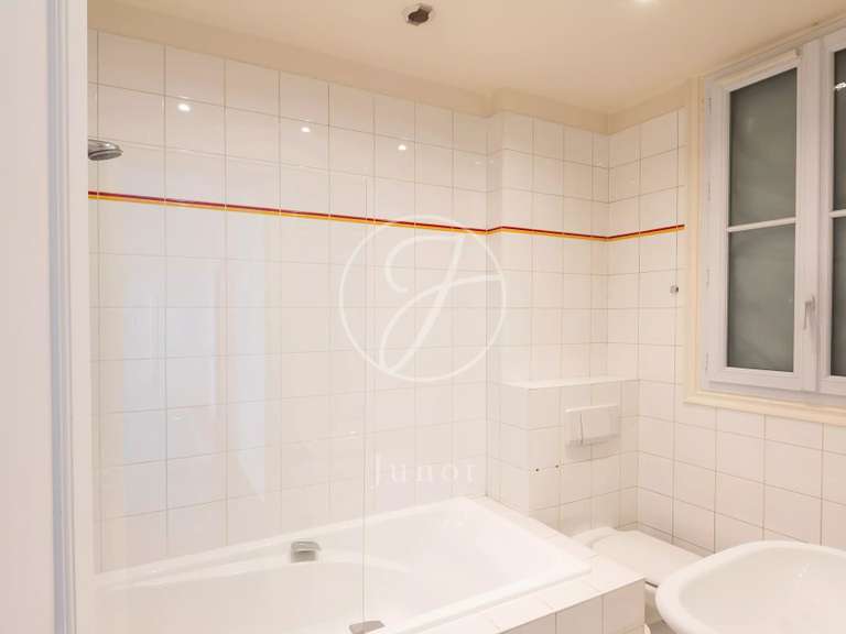 Appartement Paris 16e - 5 chambres - 196m²
