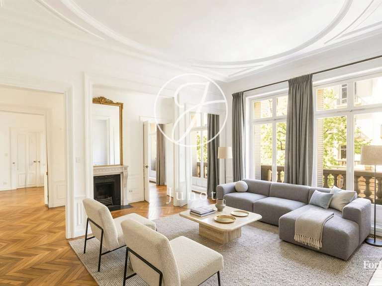 Appartement Paris 16e - 5 chambres - 196m²