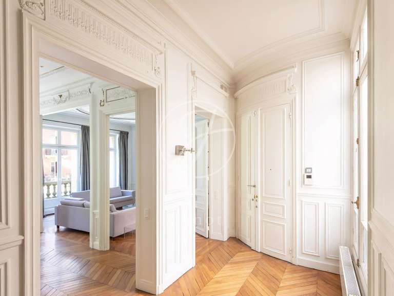 Appartement Paris 16e - 5 chambres - 196m²