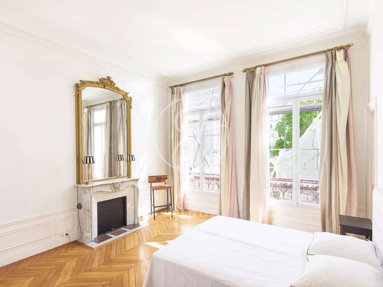 Appartement Paris 16e - 5 chambres - 196m²
