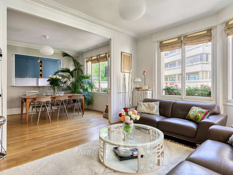 Appartement Paris 16e - 4 chambres - 135m²