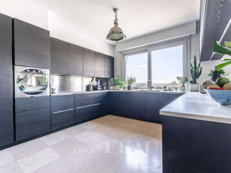 Appartement Paris 16e - 4 chambres - 206m²