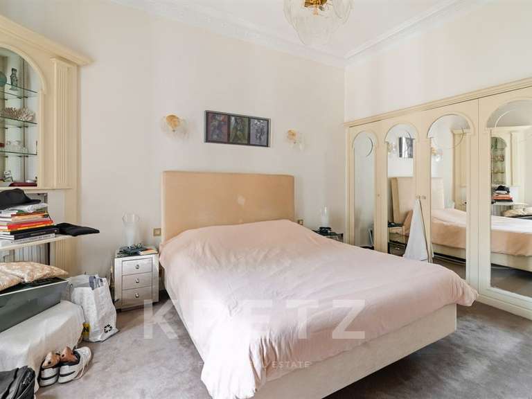 Appartement Paris 16e - 4 chambres - 216m²