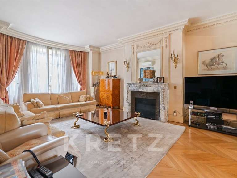Appartement Paris 16e - 4 chambres - 216m²