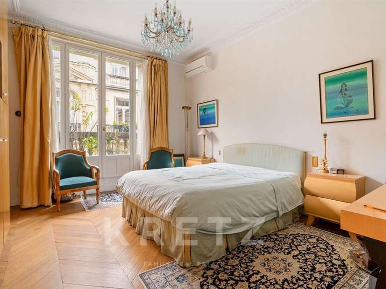 Appartement Paris 16e - 4 chambres - 216m²