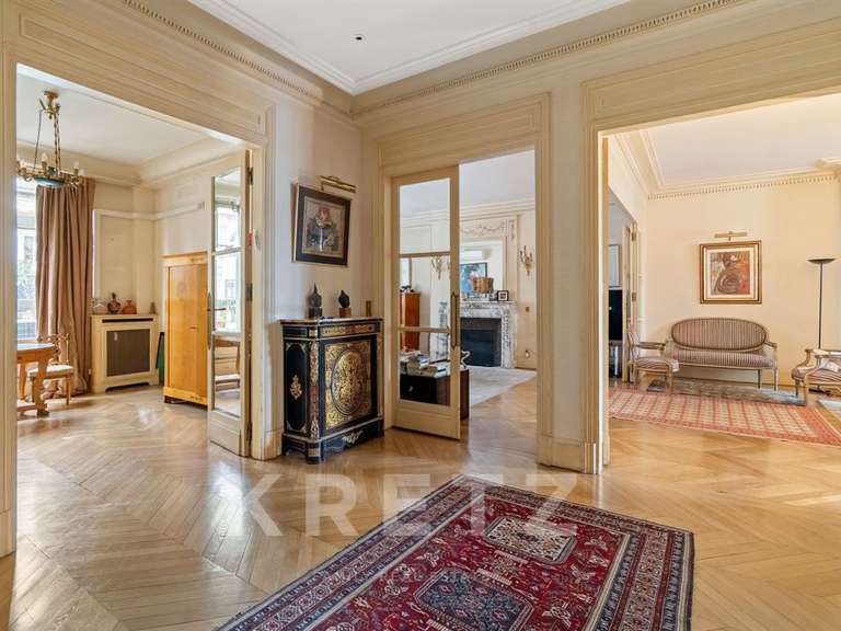 Appartement Paris 16e - 4 chambres - 216m²