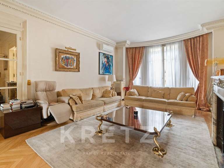 Appartement Paris 16e - 4 chambres - 216m²