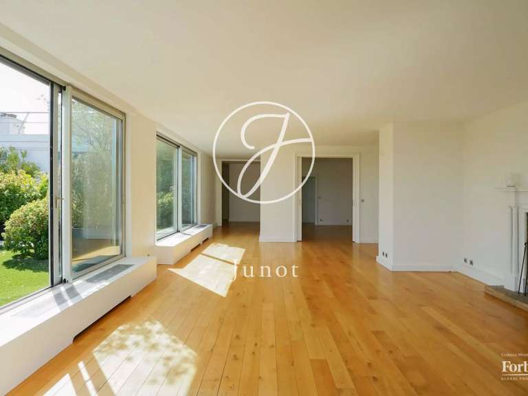 Appartement Paris 16e - 1 chambre - 169m²