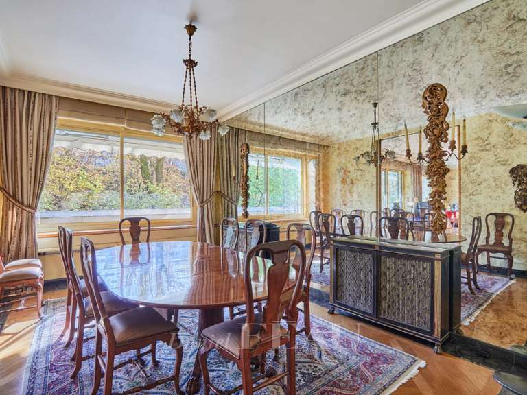 Apartment Paris 16e - 4 bedrooms - 230m²