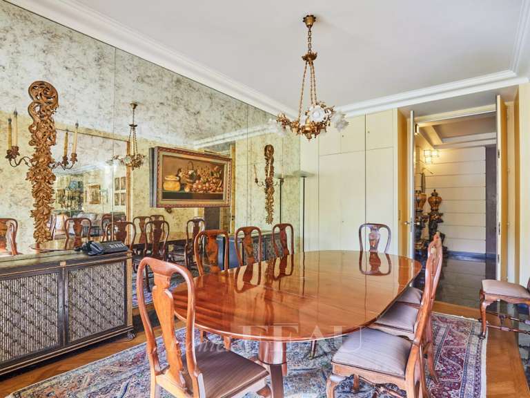 Apartment Paris 16e - 4 bedrooms - 230m²