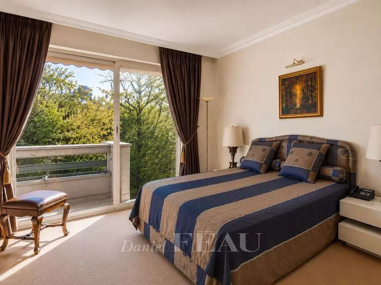 Appartement Paris 16e - 4 chambres - 230m²