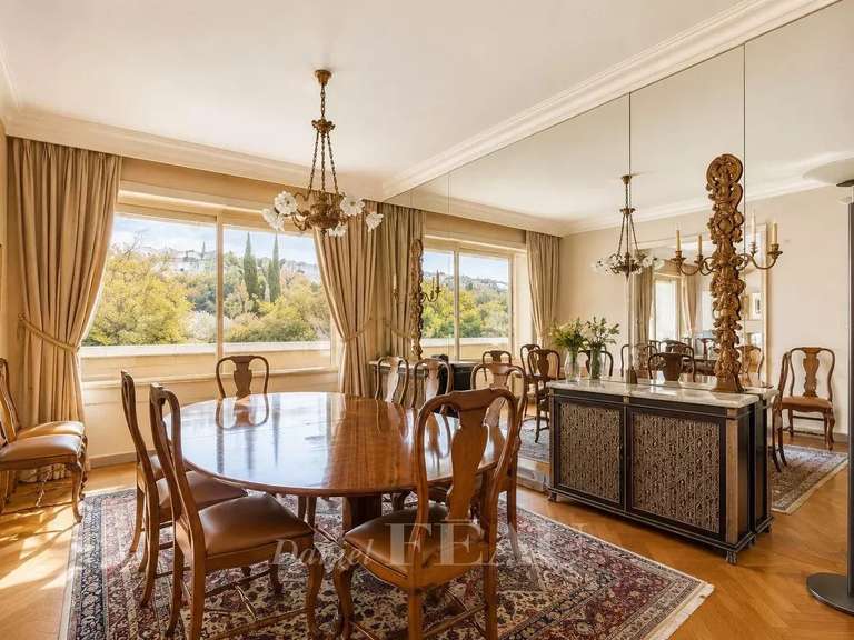 Appartement Paris 16e - 4 chambres - 230m²