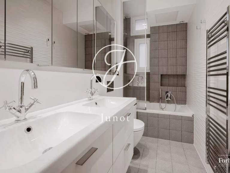 Appartement Paris 16e - 2 chambres - 94m²