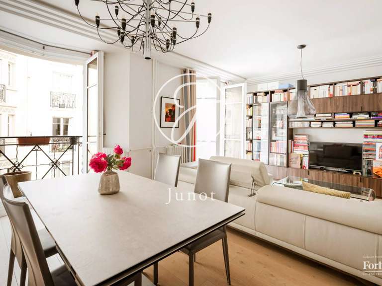 Appartement Paris 16e - 2 chambres - 94m²