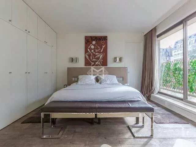 Appartement Paris 16e - 6 chambres - 227m²