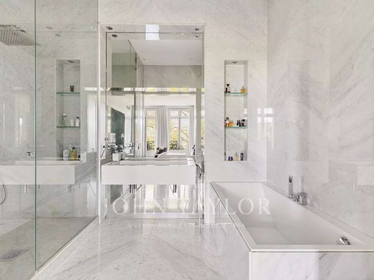 Appartement Paris 16e - 5 chambres - 355m²