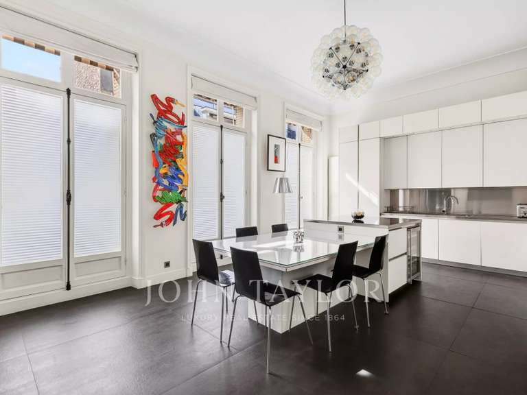 Appartement Paris 16e - 5 chambres - 355m²