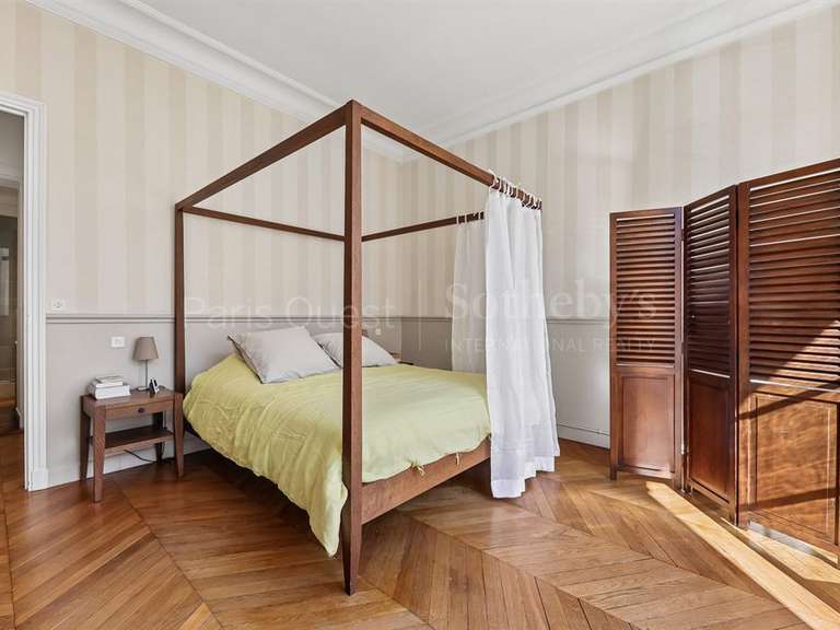 Appartement Paris 16e - 5 chambres - 221m²