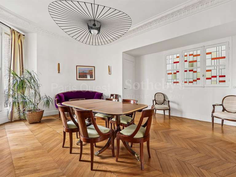 Appartement Paris 16e - 5 chambres - 221m²
