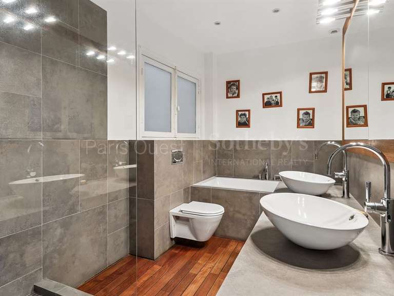 Appartement Paris 16e - 5 chambres - 221m²