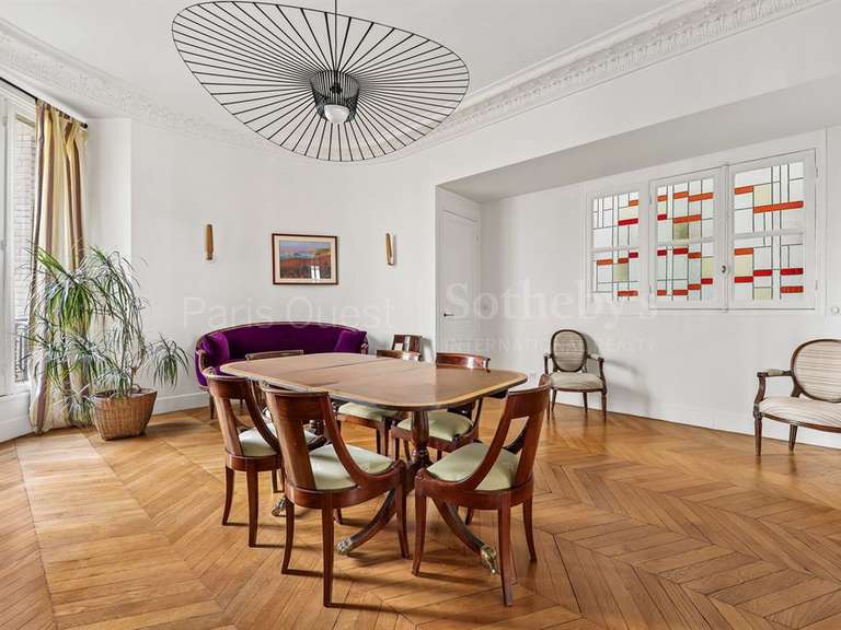 Appartement Paris 16e - 5 chambres - 221m²
