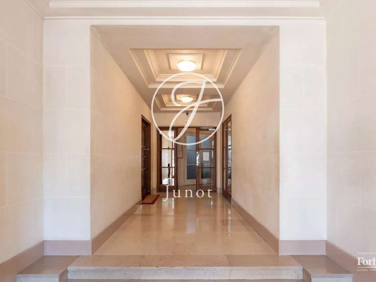 Appartement Paris 16e - 3 chambres - 140m²