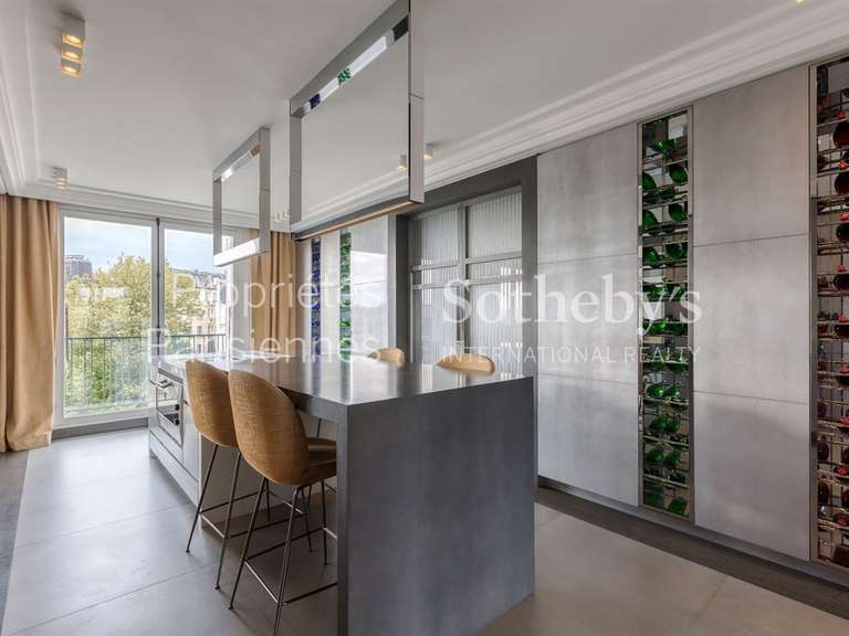 Appartement Paris 16e - 4 chambres - 240m²