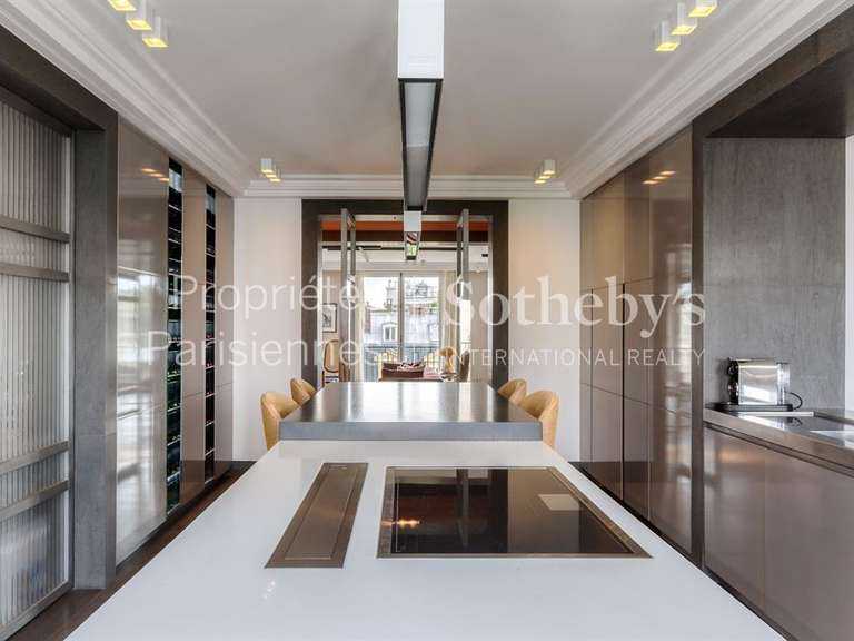 Appartement Paris 16e - 4 chambres - 240m²