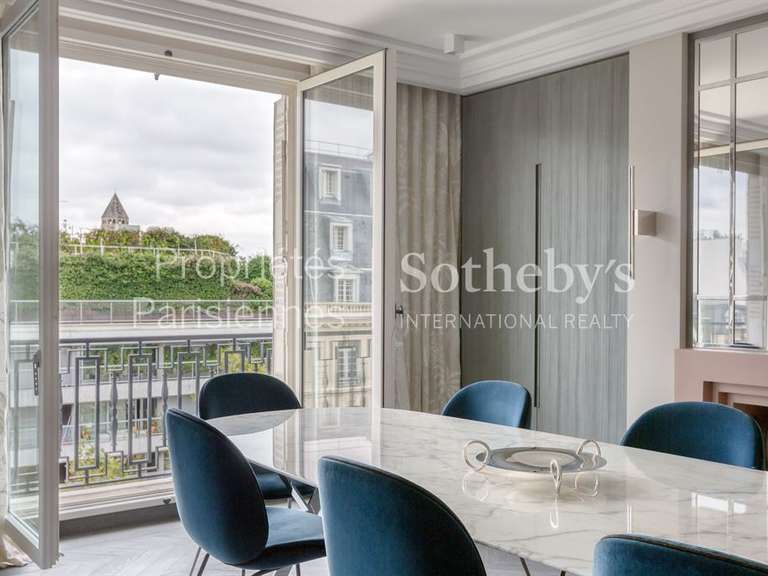 Appartement Paris 16e - 4 chambres - 240m²