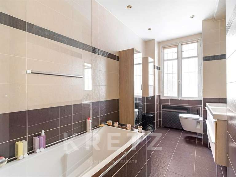 Appartement Paris 16e - 2 chambres - 116m²