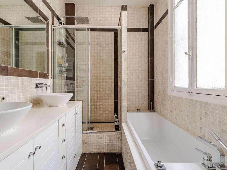 Appartement Paris 16e - 4 chambres - 168m²