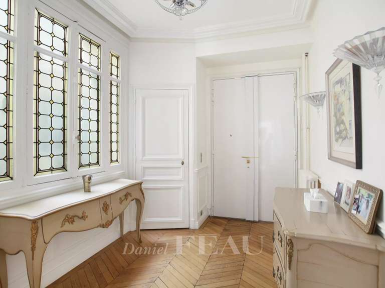 Appartement Paris 16e - 3 chambres - 144m²