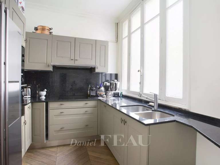 Appartement Paris 16e - 3 chambres - 144m²