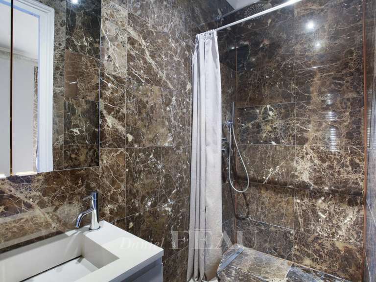Appartement Paris 16e - 3 chambres - 144m²