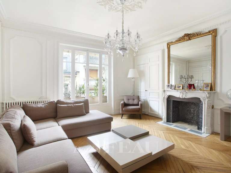 Appartement Paris 16e - 3 chambres - 144m²