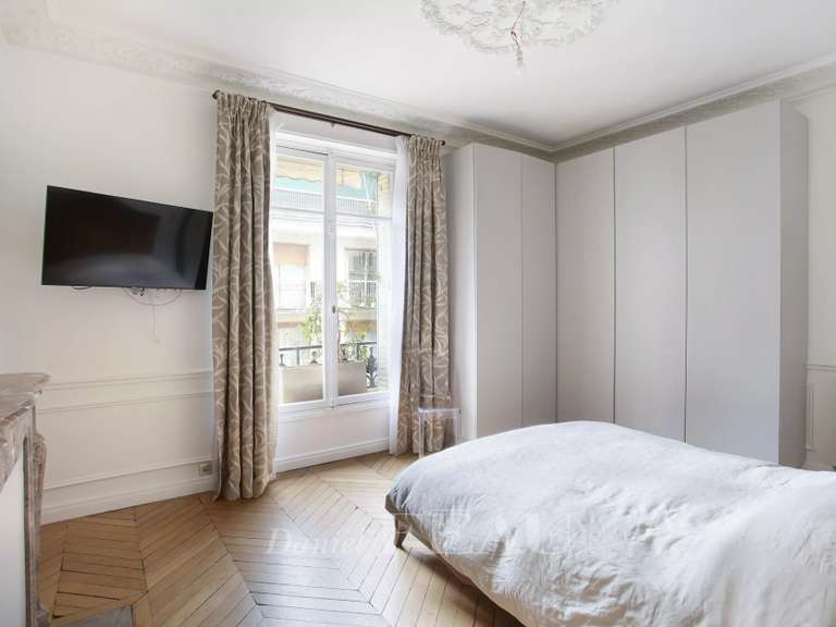 Appartement Paris 16e - 3 chambres - 144m²