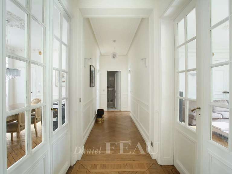 Appartement Paris 16e - 3 chambres - 144m²